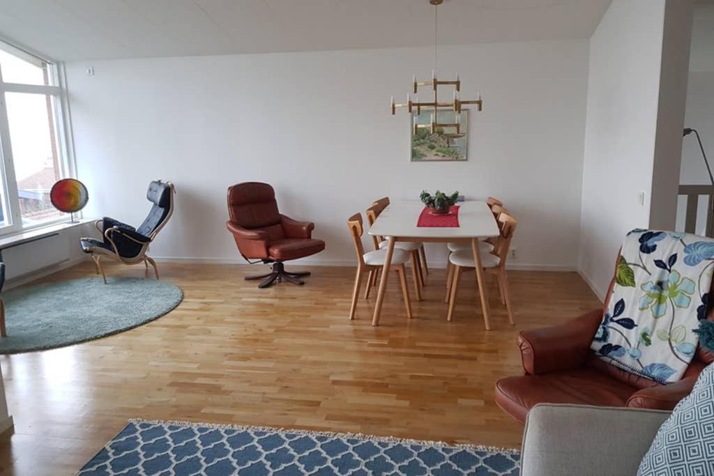 Modern villa i Arild med spektakulär havsutsikt. Exteriör bild