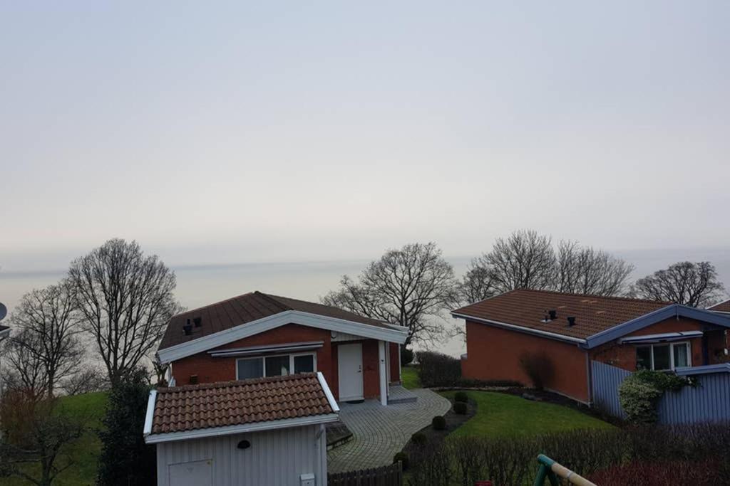 Modern villa i Arild med spektakulär havsutsikt. Exteriör bild