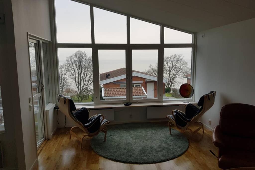 Modern villa i Arild med spektakulär havsutsikt. Exteriör bild